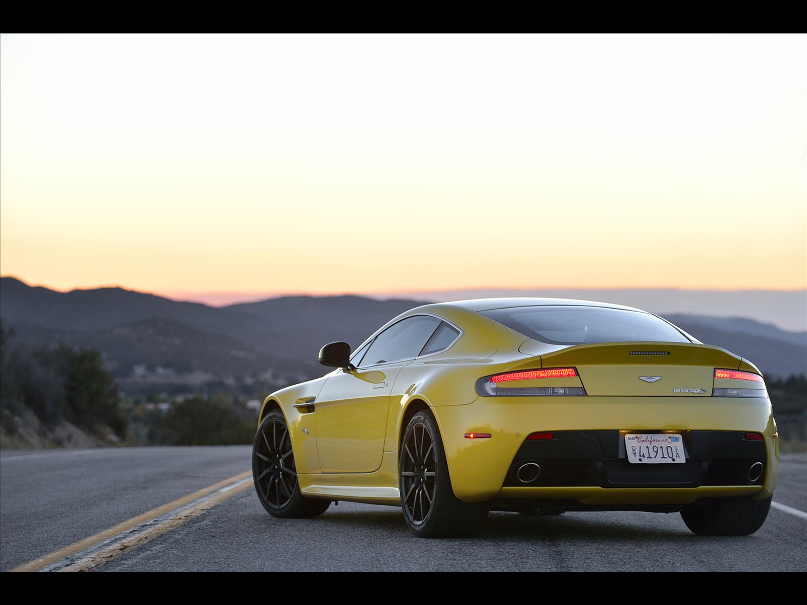Aston Martin V12 Vantage S 2014